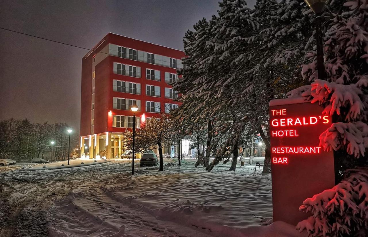The Gerald'S Hotel Radauti Exterior foto