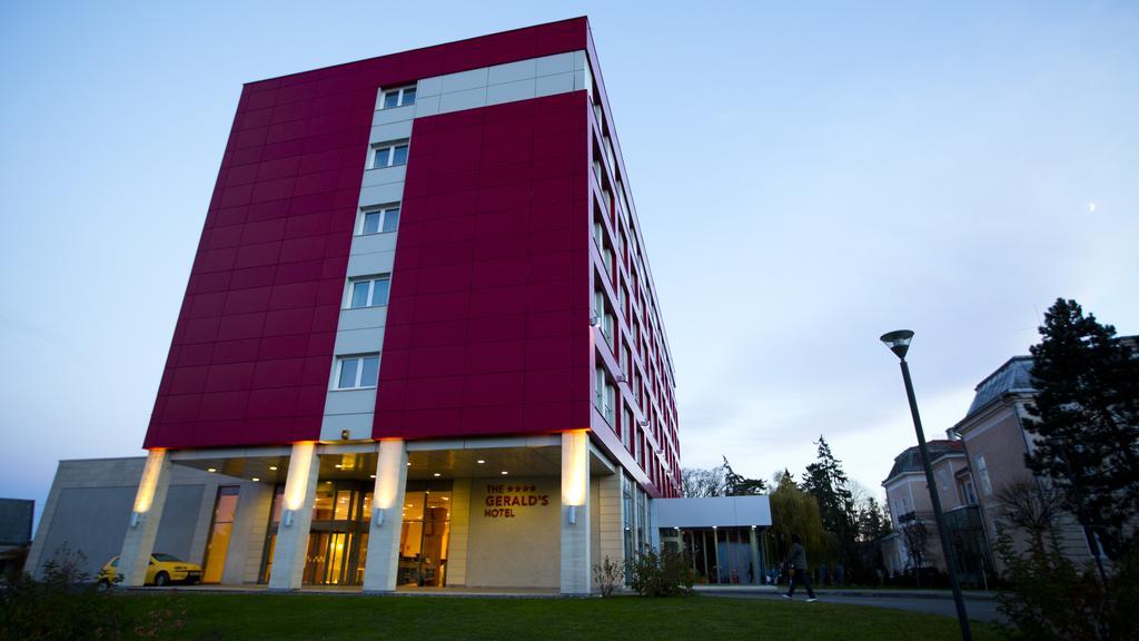 The Gerald'S Hotel Radauti Exterior foto