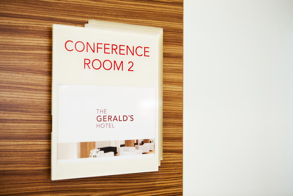 The Gerald'S Hotel Radauti Exterior foto