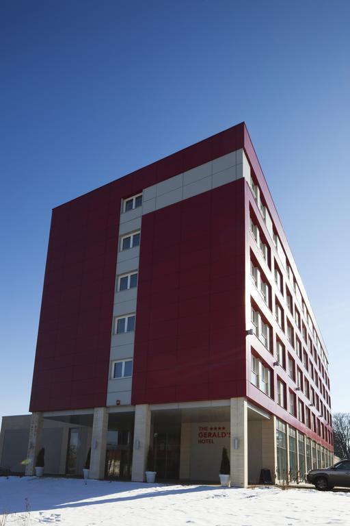 The Gerald'S Hotel Radauti Exterior foto