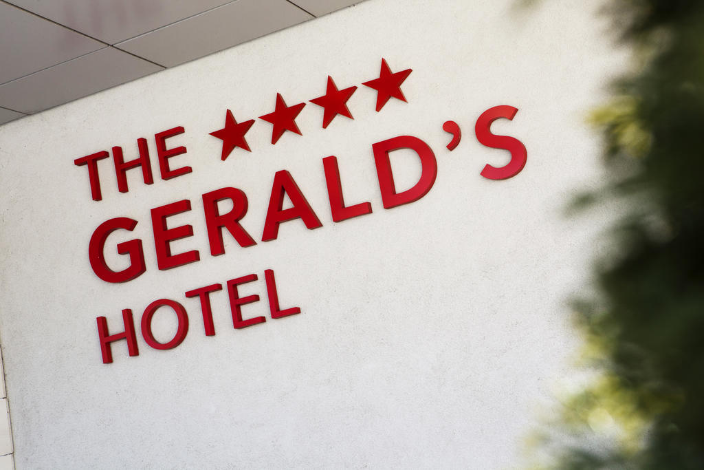 The Gerald'S Hotel Radauti Exterior foto